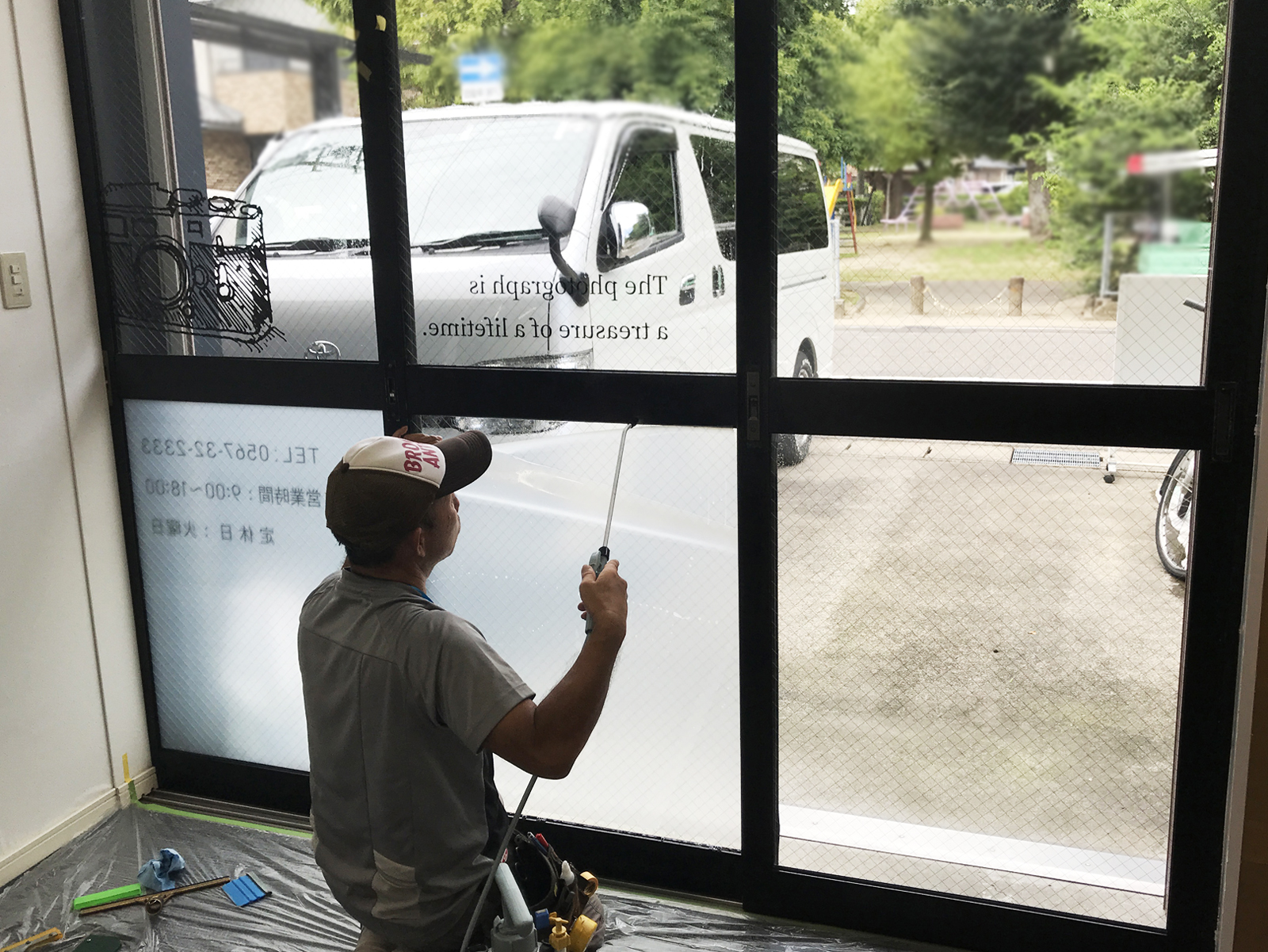 愛知県愛知県稲沢市でガラスフィルムとガラスサイン工事を行いました。