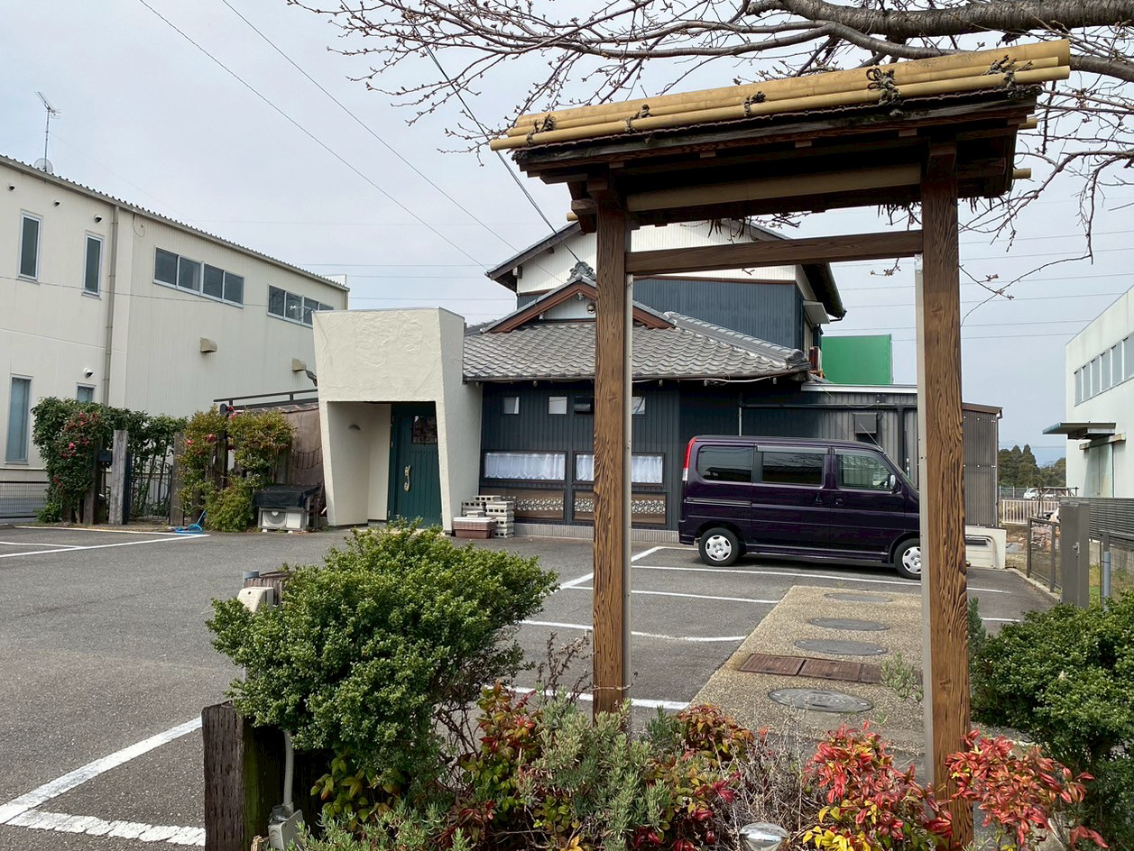 愛西市・国道155号線・本店の「はす工房」様の自立看板の施工のBeforeの写真です。