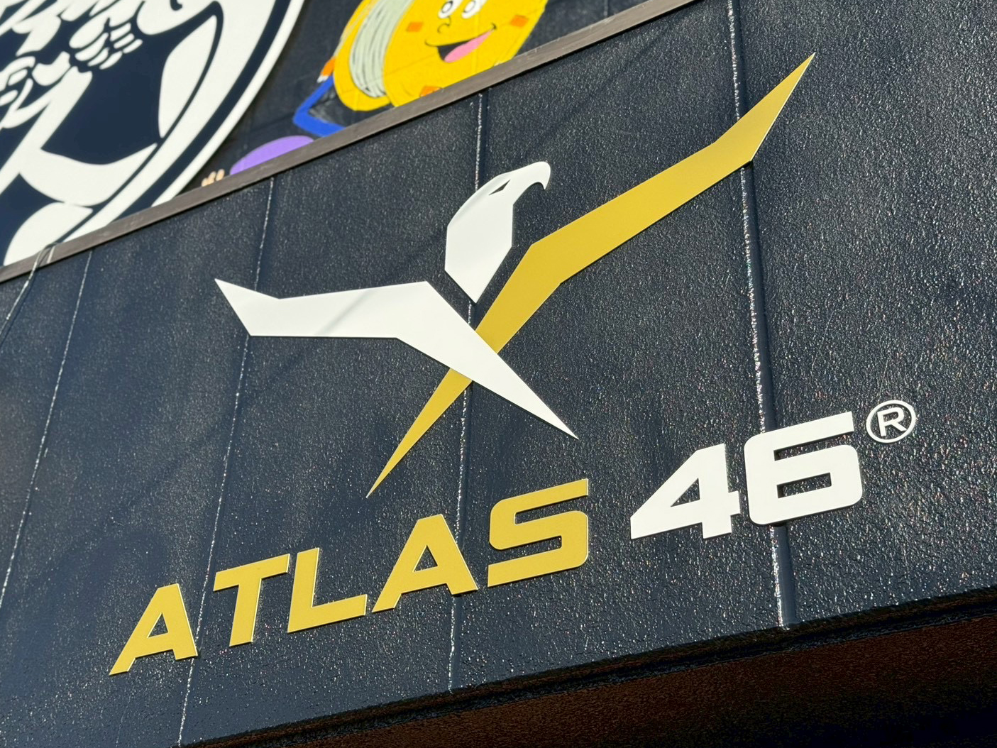 愛知県あま市にオープンした秀久様が国内で正規代理店をしているATLAS46の看板です。