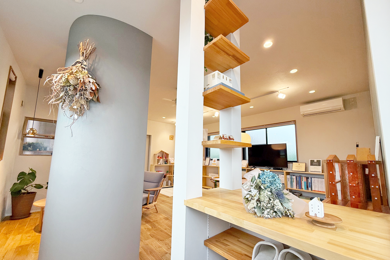 愛知県稲沢市にあるTetotte（丸武住建）様の店舗改装のデザイン設計をさせて頂きました。